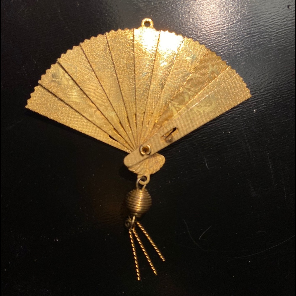 Vintage reversible gold tone pendant
